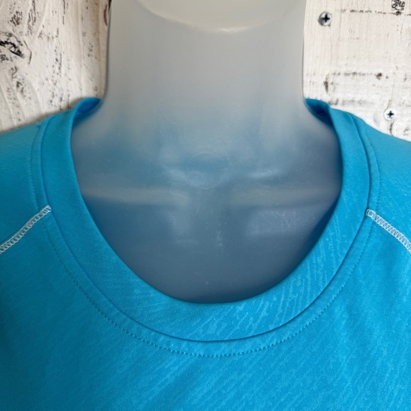 Champion Semi Fitted Athletic T-shirt Top Womens Size Medium Turquoise Quick Dry - Picture 3 of 8
